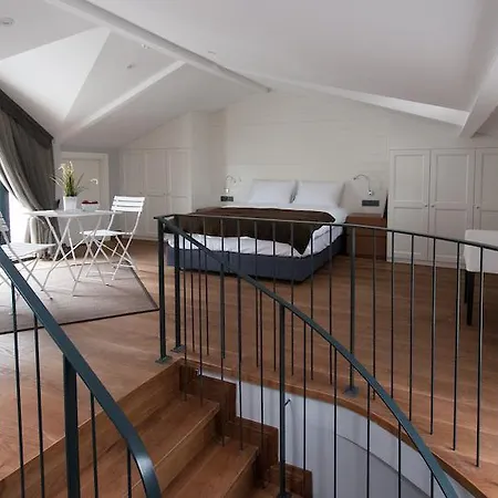 Aparthotel La Casa Pera Suites 3*