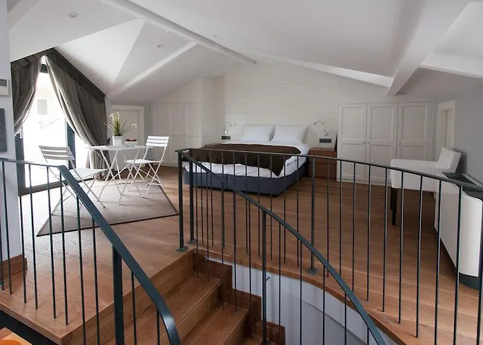 Aparthotel La Casa Pera Suites 3*