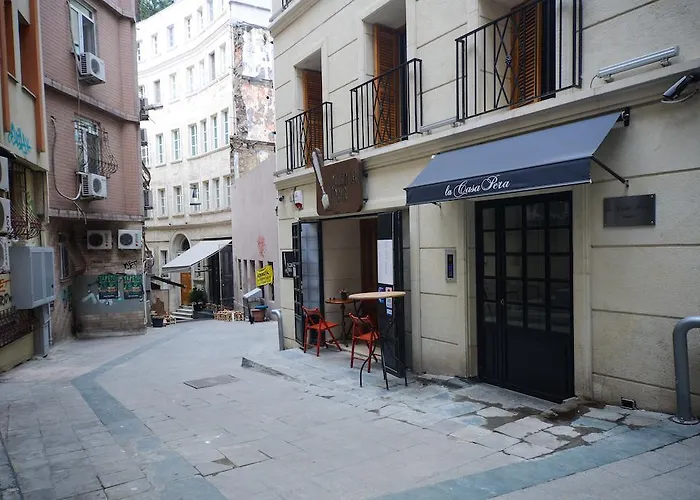 Apartmanhotel La Casa Pera Suites 3*