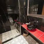 Apartmanhotel La Casa Pera Suites 3*