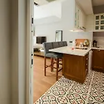 La Casa Pera Suites