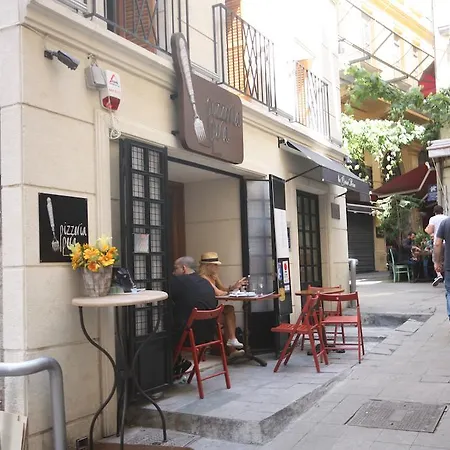 La Casa Pera Suites