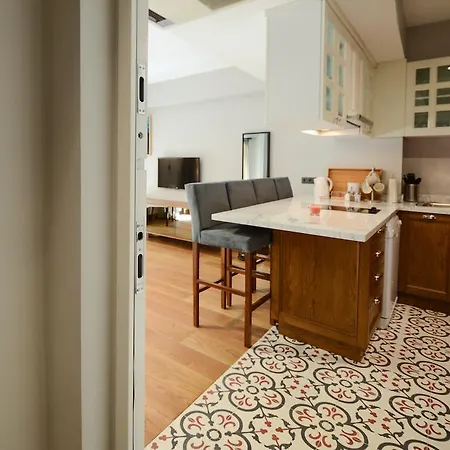 La Casa Pera Suites