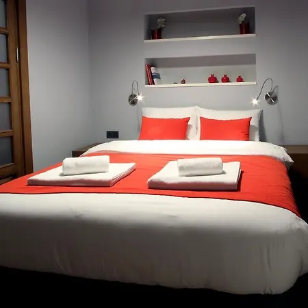 La Casa Pera Suites 3*